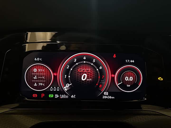 Фото 9 - Volkswagen Golf GTI