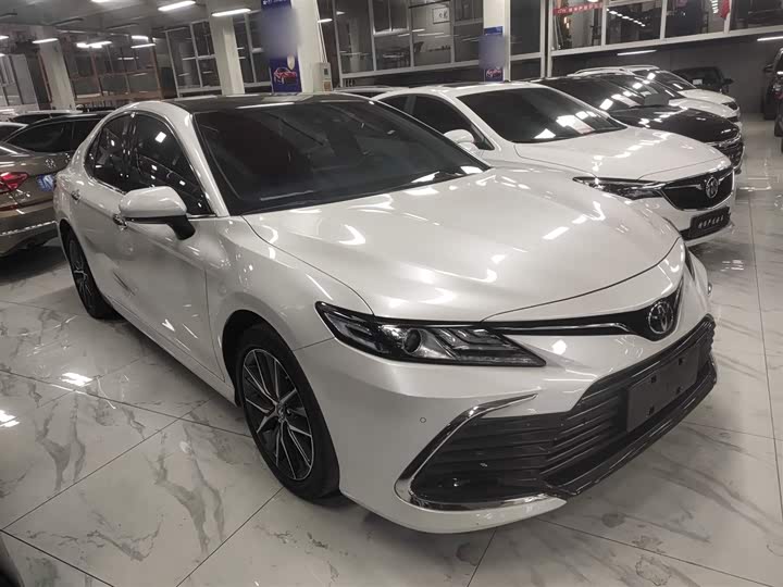 Фото 4 - Toyota Camry
