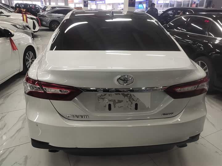 Фото 6 - Toyota Camry