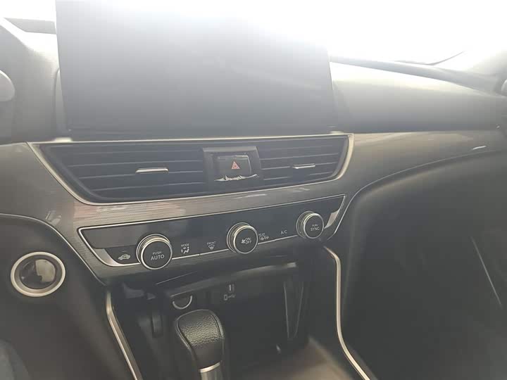 Фото 4 - Honda Accord