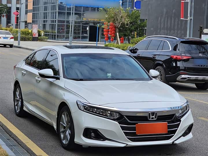 Фото 8 - Honda Accord