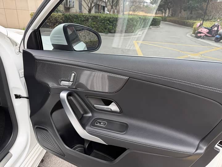 Фото 5 - Mercedes-Benz A-Class