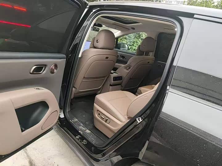 Фото 4 - LiXiang i8