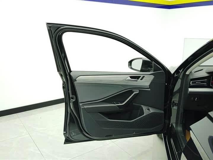 Фото 7 - Volkswagen Sagitar L