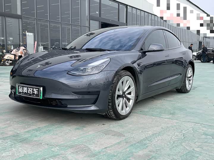 Фото 1 - Tesla Model 3