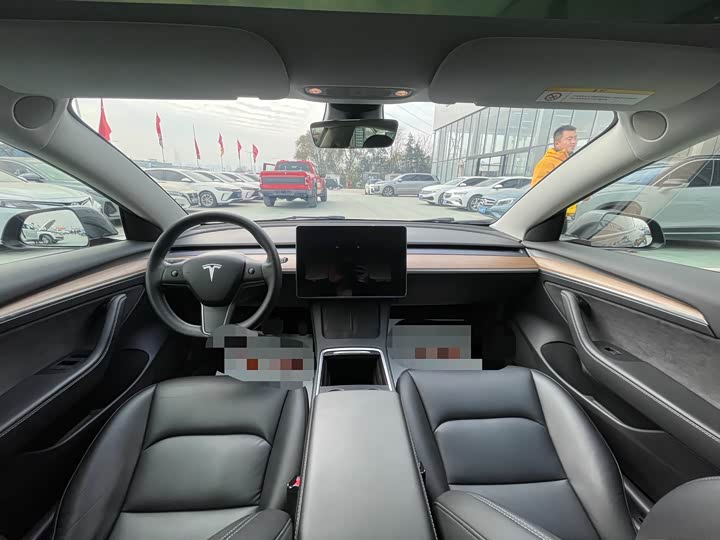 Фото 4 - Tesla Model 3