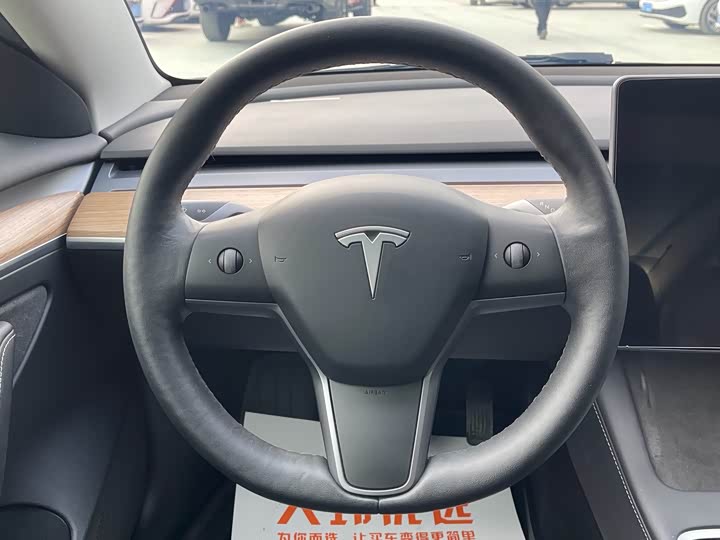 Фото 8 - Tesla Model 3