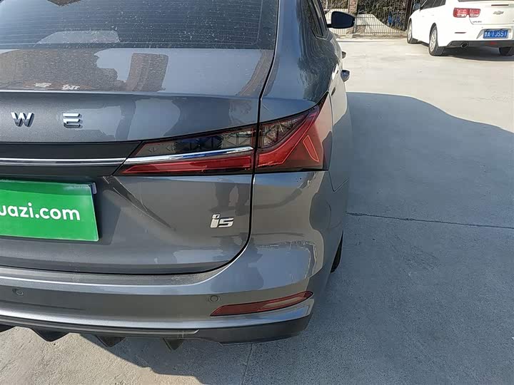 Фото 8 - Roewe i5