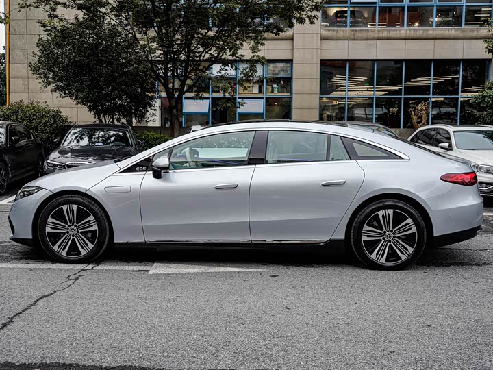 Фото 4 - Mercedes-Benz EQS