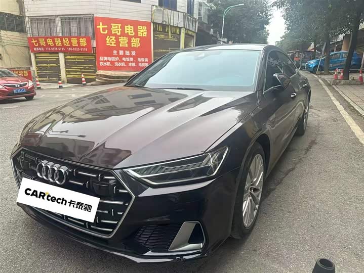 Фото 1 - Audi A7L