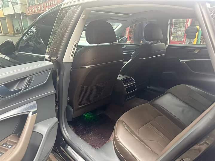 Фото 5 - Audi A7L