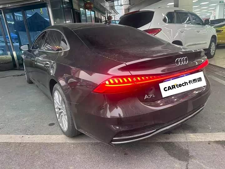 Фото 9 - Audi A7L