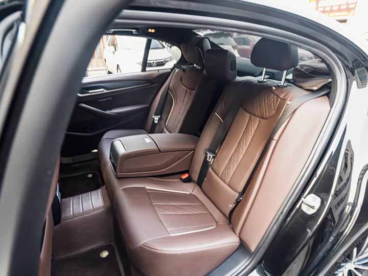 Фото 5 - BMW 5 Series