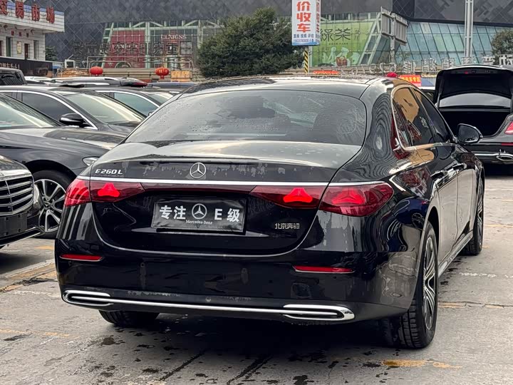 Фото 6 - Mercedes-Benz E-Class