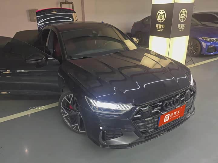 Фото 2 - Audi A7L