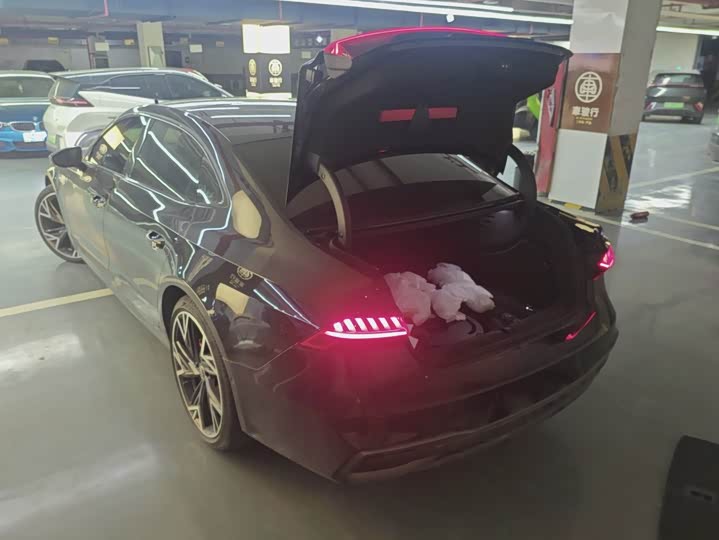 Фото 8 - Audi A7L