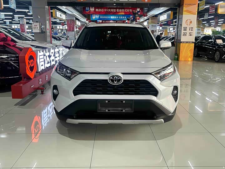 Фото 2 - Toyota RAV4