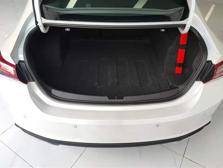 Фото 4 - Chevrolet Malibu XL