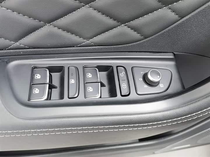 Фото 9 - Hongqi HS7