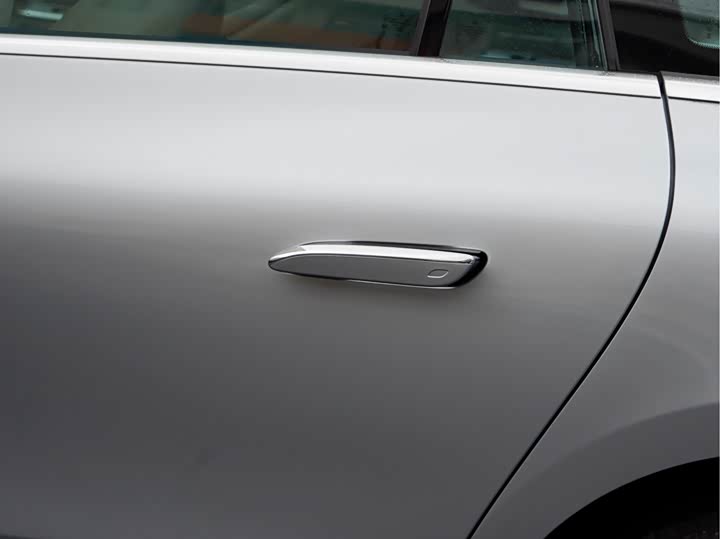 Фото 9 - Mercedes-Benz EQE