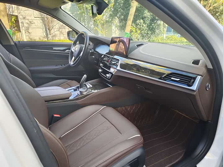 Фото 6 - BMW 5 Series