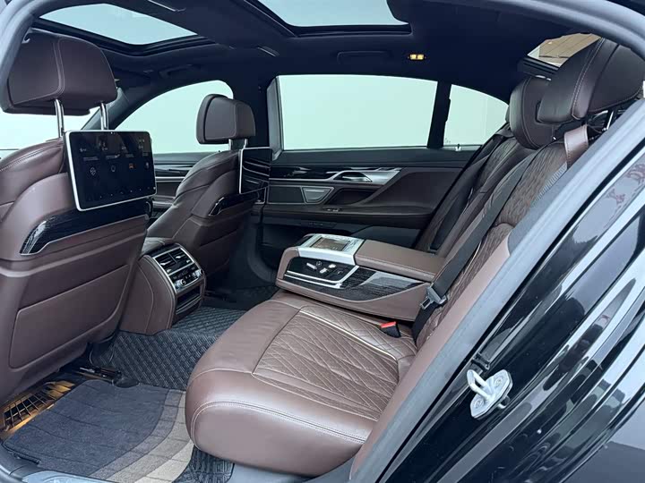 Фото 6 - BMW 7 Series