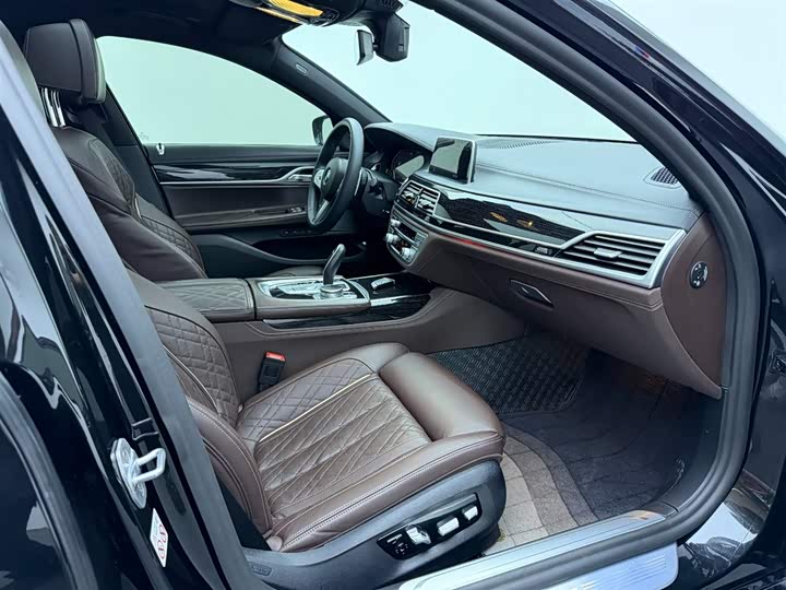 Фото 8 - BMW 7 Series