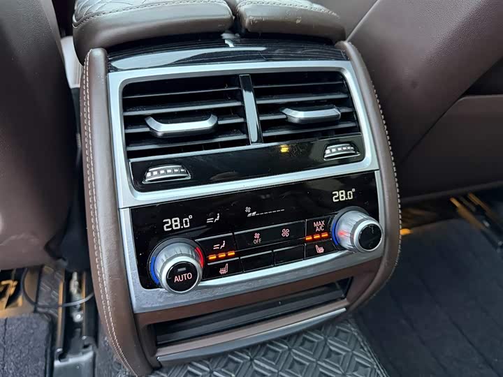 Фото 9 - BMW 7 Series