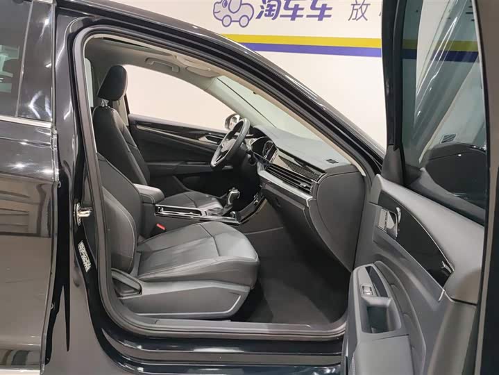 Фото 8 - Volkswagen Passat