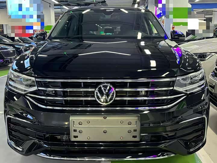 Фото 2 - Volkswagen Tiguan L Pro