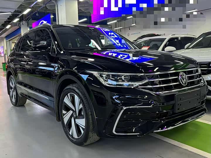 Фото 3 - Volkswagen Tiguan L Pro
