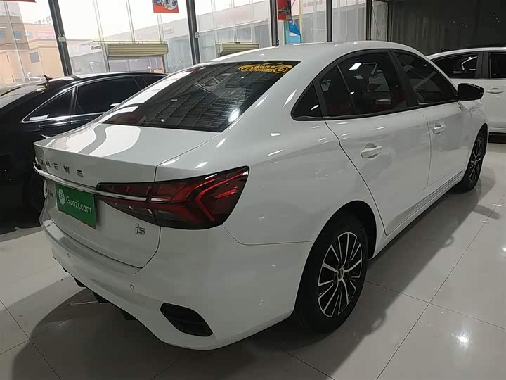 Фото 7 - Roewe i5