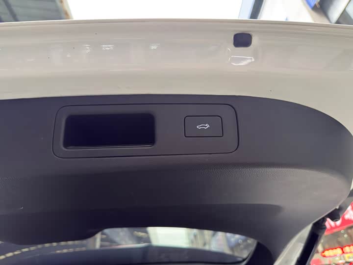 Фото 9 - Geely Okavango