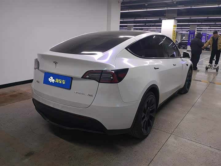 Фото 3 - Tesla Model Y