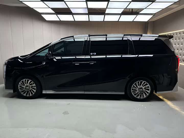 Фото 2 - GAC Trumpchi M8