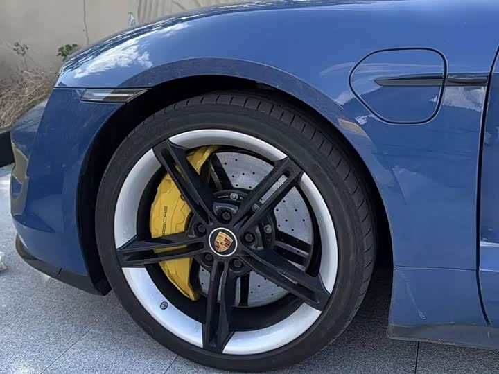 Фото 5 - Porsche Taycan