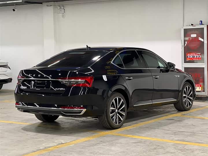 Фото 5 - Skoda Superb