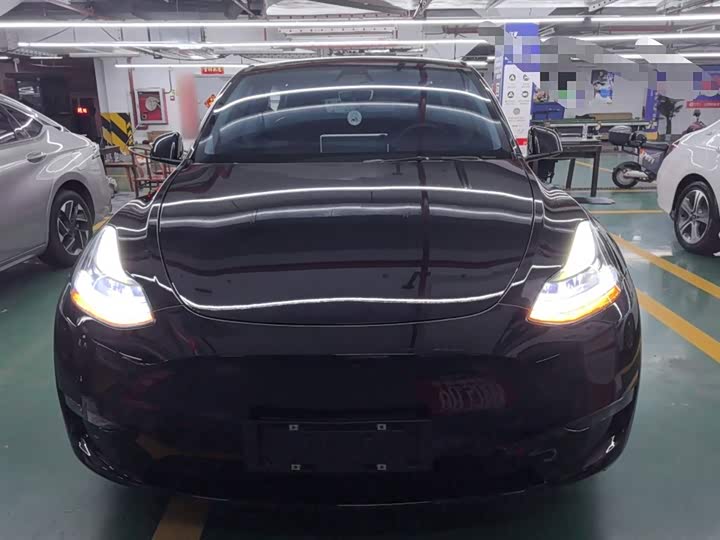 Фото 3 - Tesla Model Y