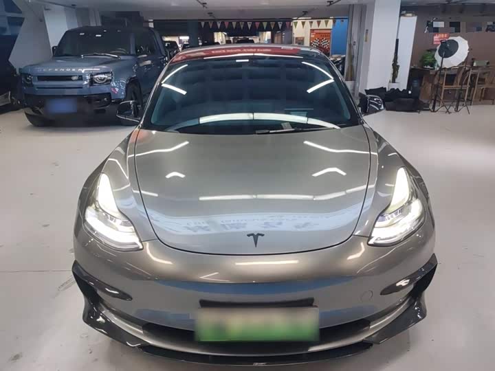 Фото 3 - Tesla Model 3