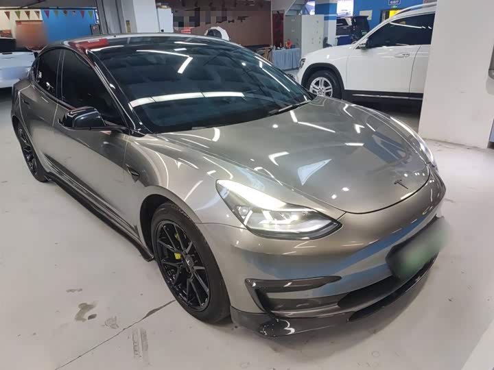 Фото 4 - Tesla Model 3