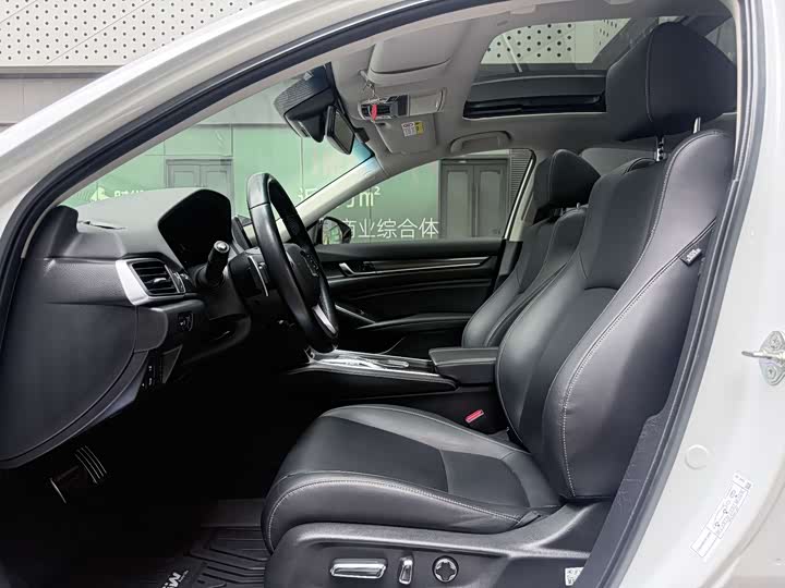 Фото 4 - Honda Accord