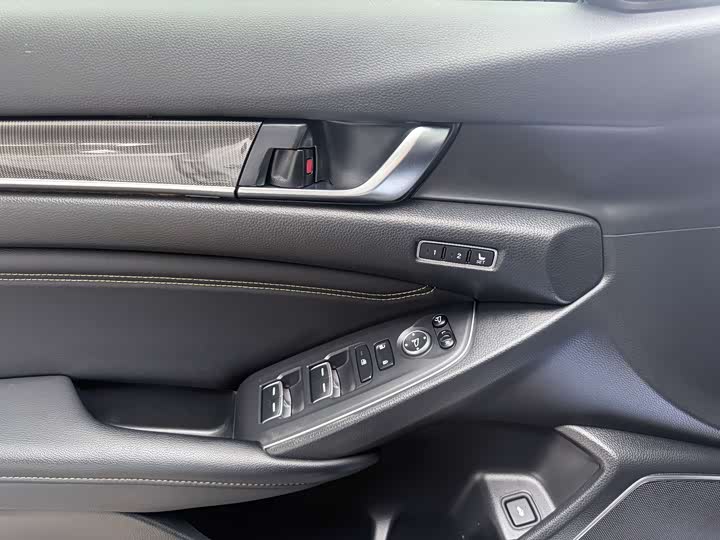 Фото 8 - Honda Accord