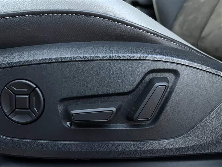 Фото 6 - Audi Q3