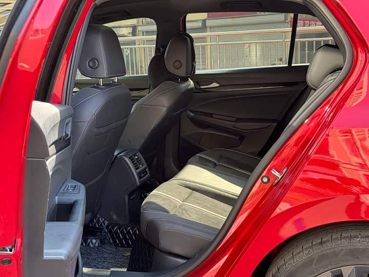 Фото 9 - Volkswagen Golf