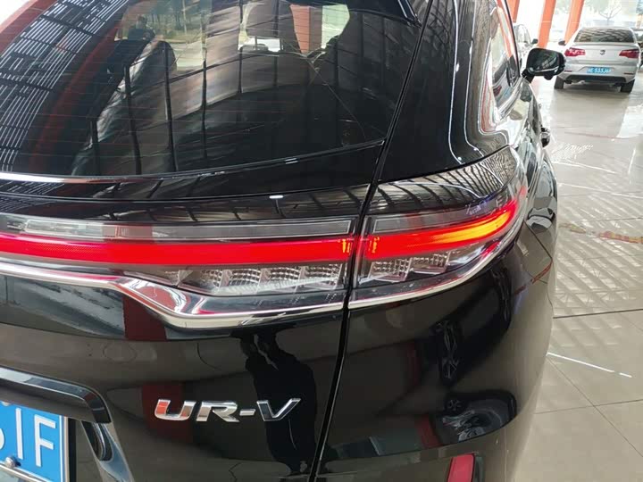 Фото 8 - Honda UR-V