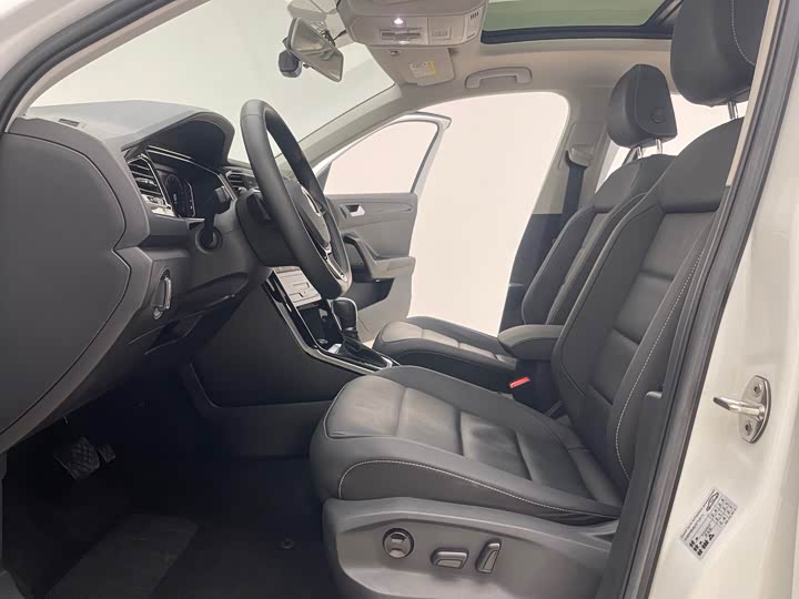 Фото 7 - Volkswagen T-Roc