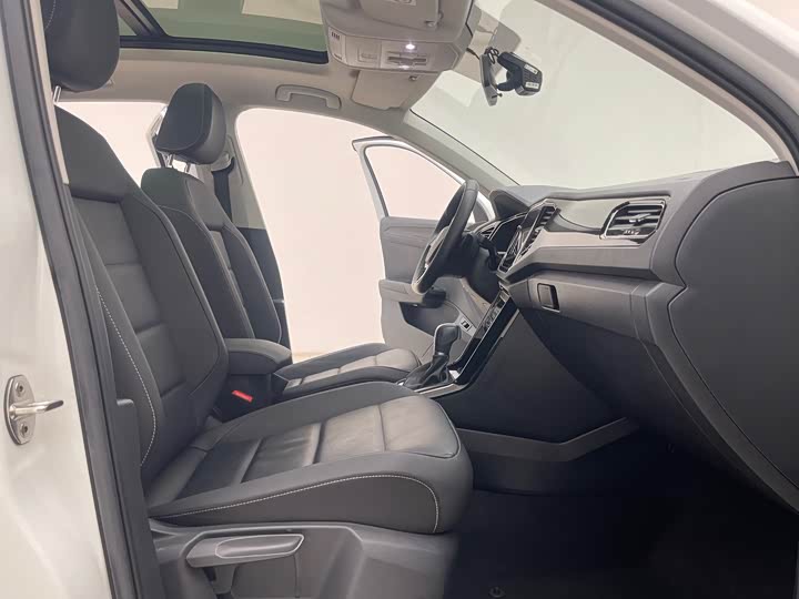 Фото 8 - Volkswagen T-Roc