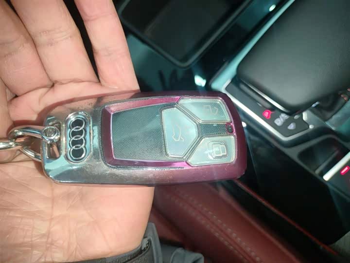 Фото 9 - Audi Q5L