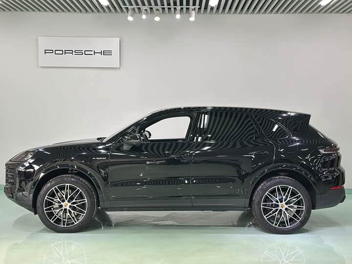 Фото 2 - Porsche Cayenne Hybrid