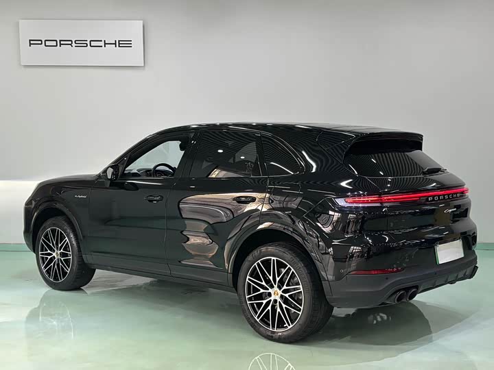Фото 3 - Porsche Cayenne Hybrid